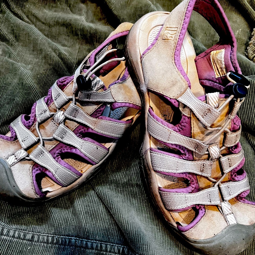 Rugged Outback size 9!